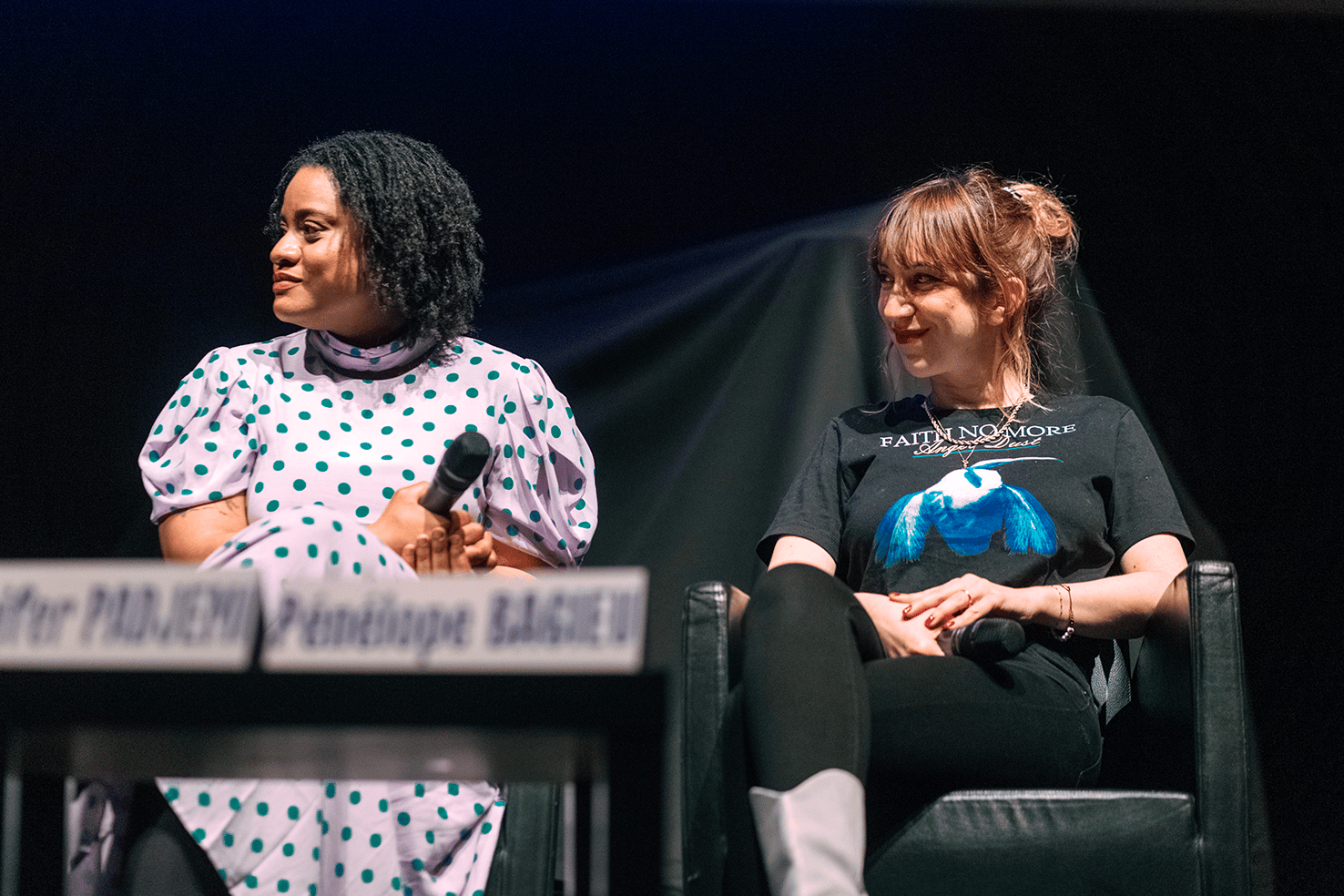 Portrait de Jennifer Padjemi et Pénélope Bagieu à la table ronde du Pop Women Festival 2022 par (c) Chloé Vollmer-Lo